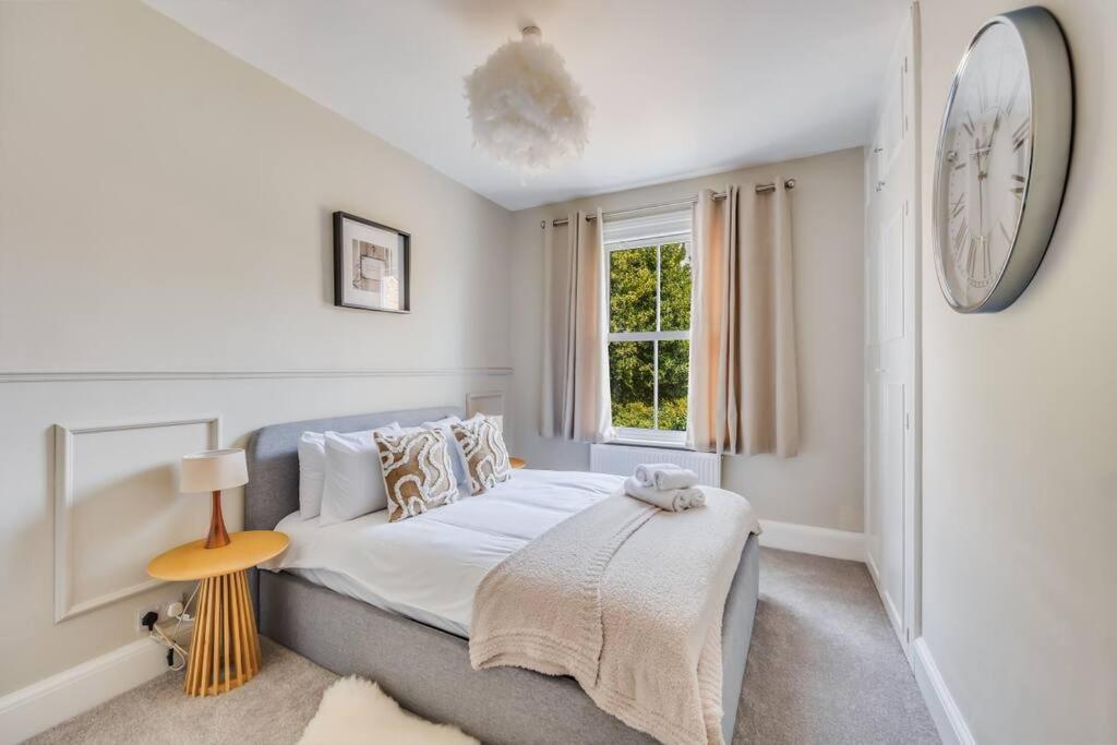 Beautiful 5 Bedroom 4 Bathroom House In W6 By Yoko - 10 Minute's To - Free Parking, Fast Wifi, Work Desks And Smarttvs With And Netflix * Londra