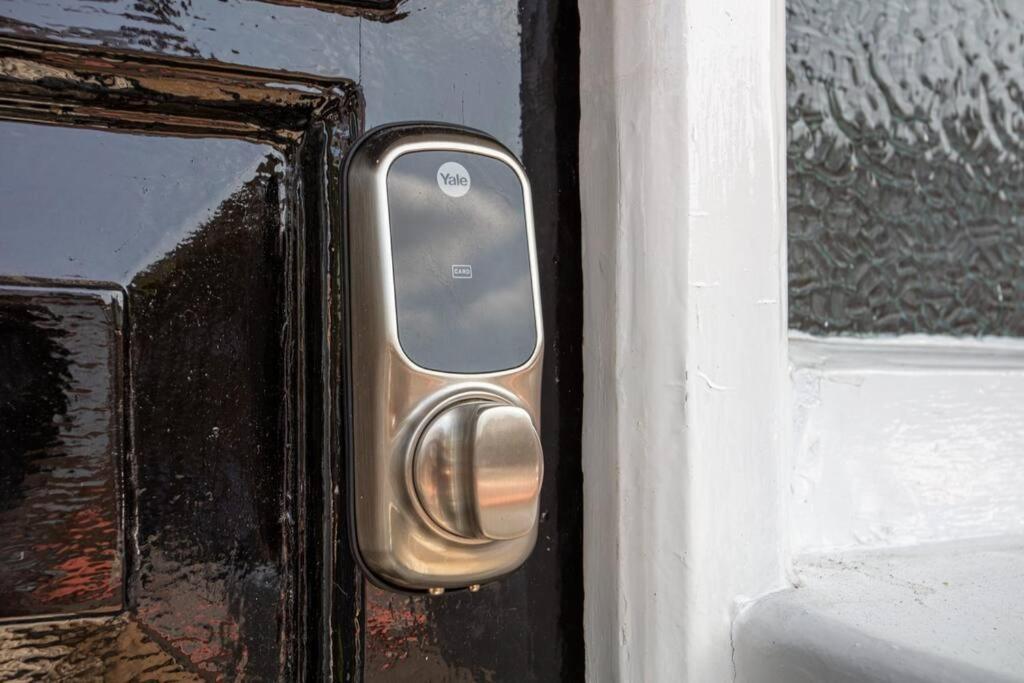 Beautiful 5 Bedroom 4 Bathroom House In W6 By Yoko - 10 Minute's To - Free Parking, Fast Wifi, Work Desks And Smarttvs With And Netflix Casa vacanze