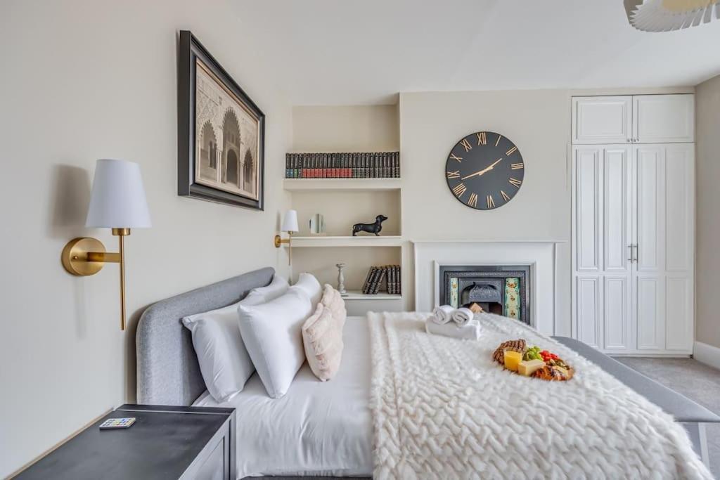 Casa vacanze Beautiful 5 Bedroom 4 Bathroom House In W6 By Yoko - 10 Minute's To - Free Parking, Fast Wifi, Work Desks And Smarttvs With And Netflix *