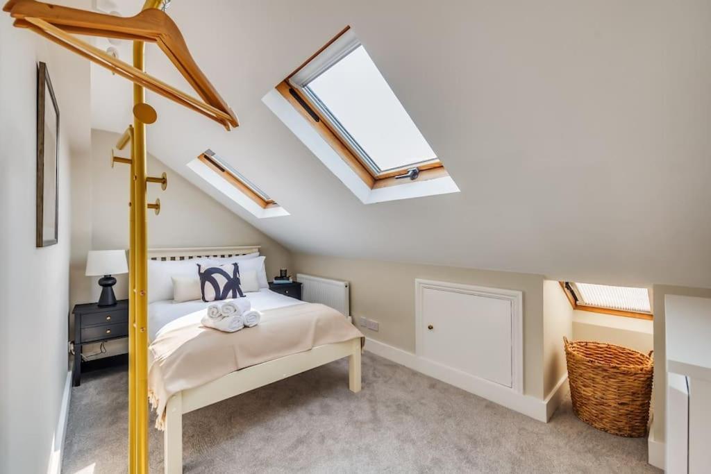 Beautiful 5 Bedroom 4 Bathroom House In W6 By Yoko - 10 Minute's To - Free Parking, Fast Wifi, Work Desks And Smarttvs With And Netflix * Londra