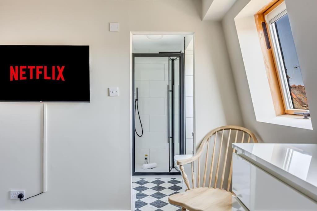 Beautiful 5 Bedroom 4 Bathroom House In W6 By Yoko - 10 Minute's To - Free Parking, Fast Wifi, Work Desks And Smarttvs With And Netflix Casa vacanze Londra