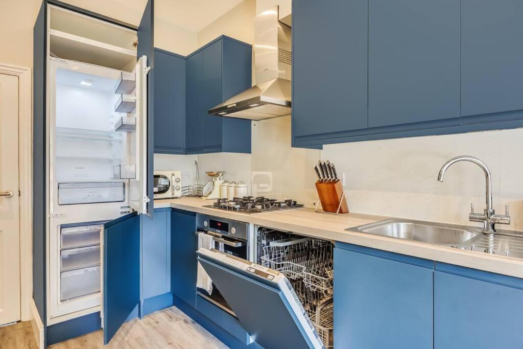 Beautiful 5 Bedroom 4 Bathroom House In W6 By Yoko - 10 Minute's To - Free Parking, Fast Wifi, Work Desks And Smarttvs With And Netflix Casa vacanze