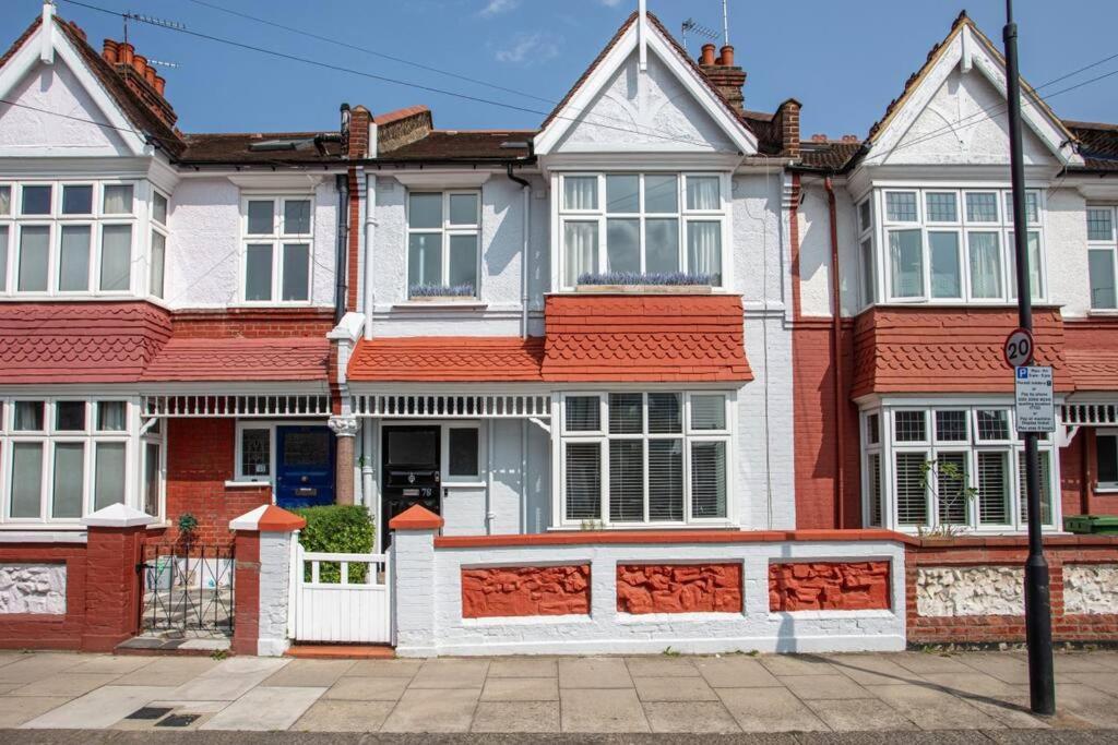 Casa vacanze Beautiful 5 Bedroom 4 Bathroom House In W6 By Yoko - 10 Minute's To - Free Parking, Fast Wifi, Work Desks And Smarttvs With And Netflix