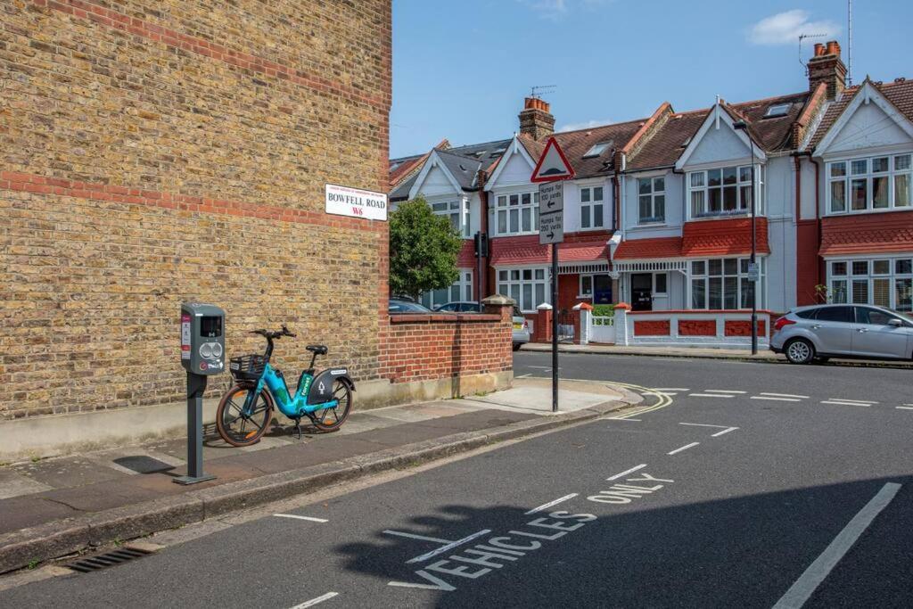 Casa vacanze Beautiful 5 Bedroom 4 Bathroom House In W6 By Yoko - 10 Minute's To - Free Parking, Fast Wifi, Work Desks And Smarttvs With And Netflix