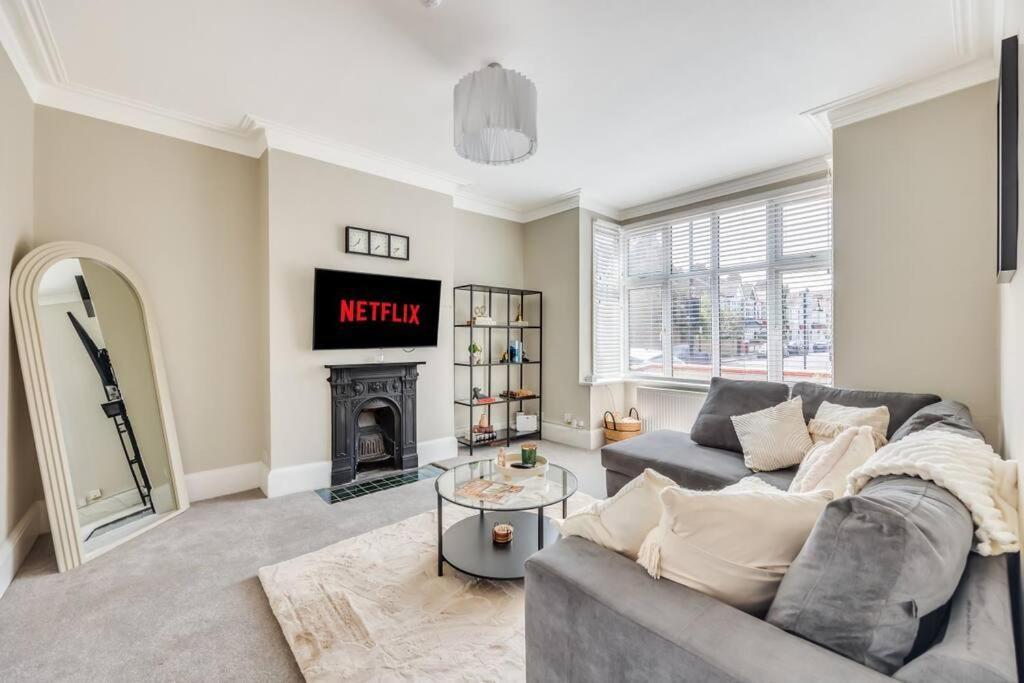 Beautiful 5 Bedroom 4 Bathroom House In W6 By Yoko - 10 Minute's To - Free Parking, Fast Wifi, Work Desks And Smarttvs With And Netflix * Londra