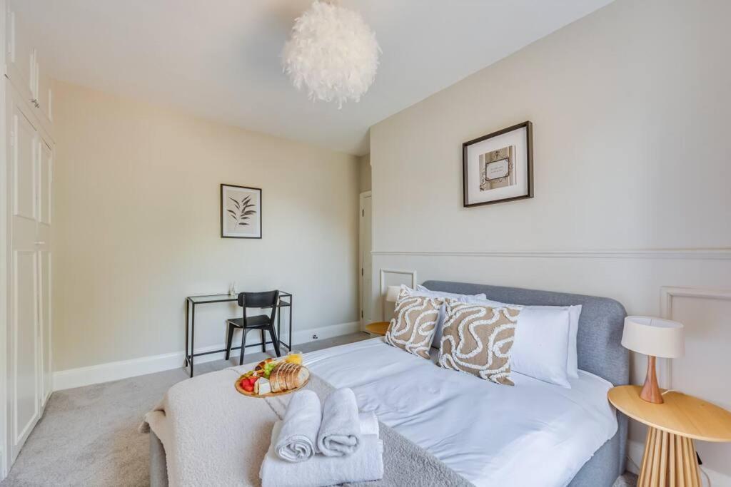 Beautiful 5 Bedroom 4 Bathroom House In W6 By Yoko - 10 Minute's To - Free Parking, Fast Wifi, Work Desks And Smarttvs With And Netflix * Londra