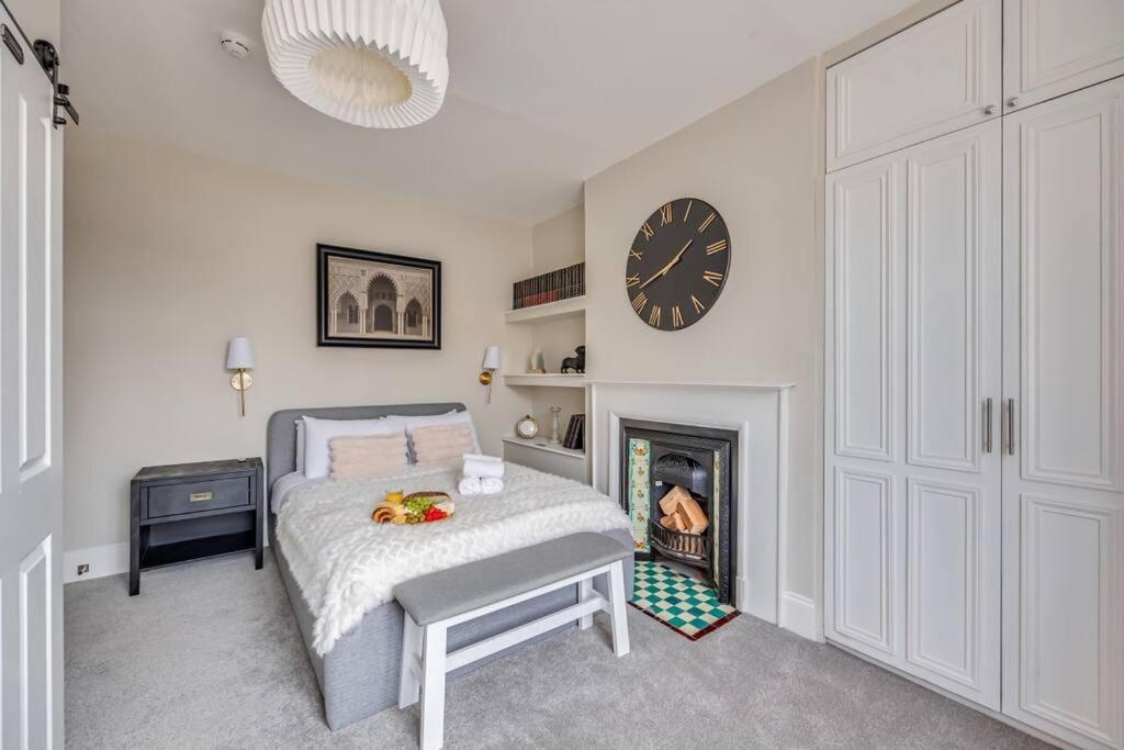 Beautiful 5 Bedroom 4 Bathroom House In W6 By Yoko - 10 Minute's To - Free Parking, Fast Wifi, Work Desks And Smarttvs With And Netflix Casa vacanze