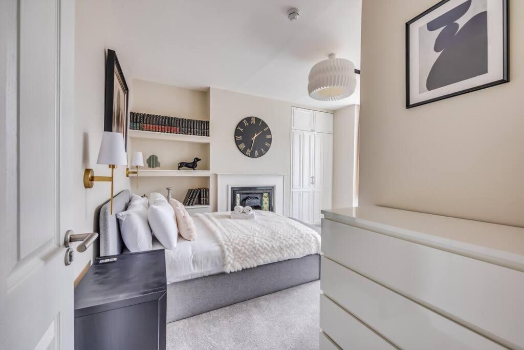 Casa vacanze Beautiful 5 Bedroom 4 Bathroom House In W6 By Yoko - 10 Minute's To - Free Parking, Fast Wifi, Work Desks And Smarttvs With And Netflix